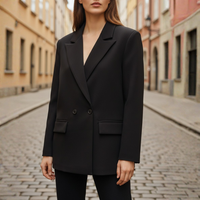 Dobbelttradet blazer til kvinder med revers med indhak og lange ærmer