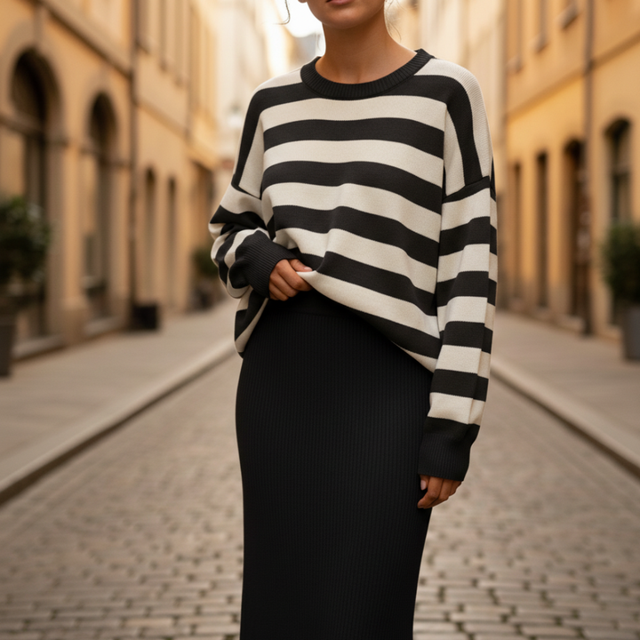 Oversized striktrøje med striber og nederdel til kvinder
