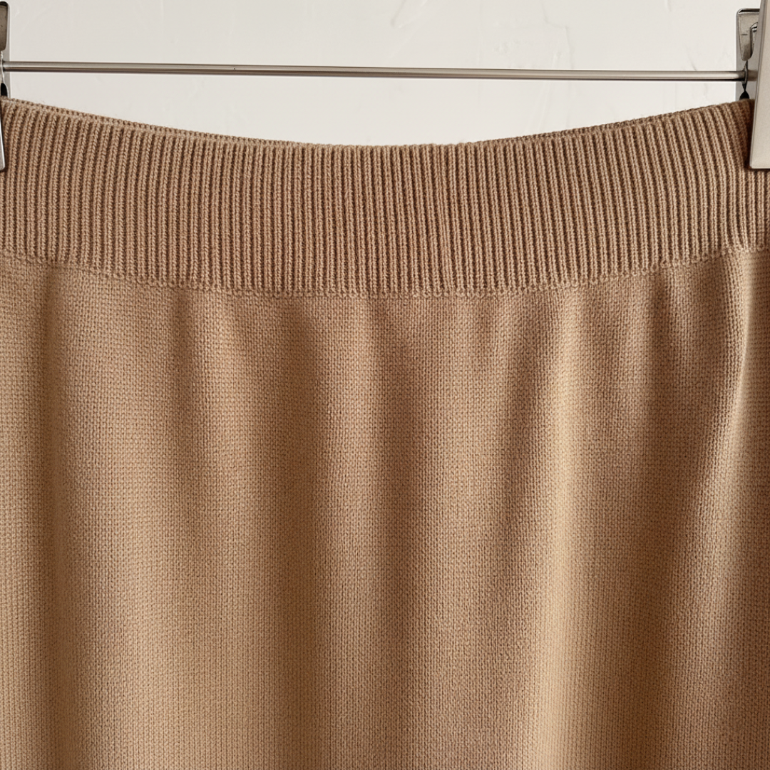 Oversized striktrøje med striber og nederdel til kvinder