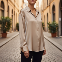 Skinnende satinskjorte til kvinder med knapper