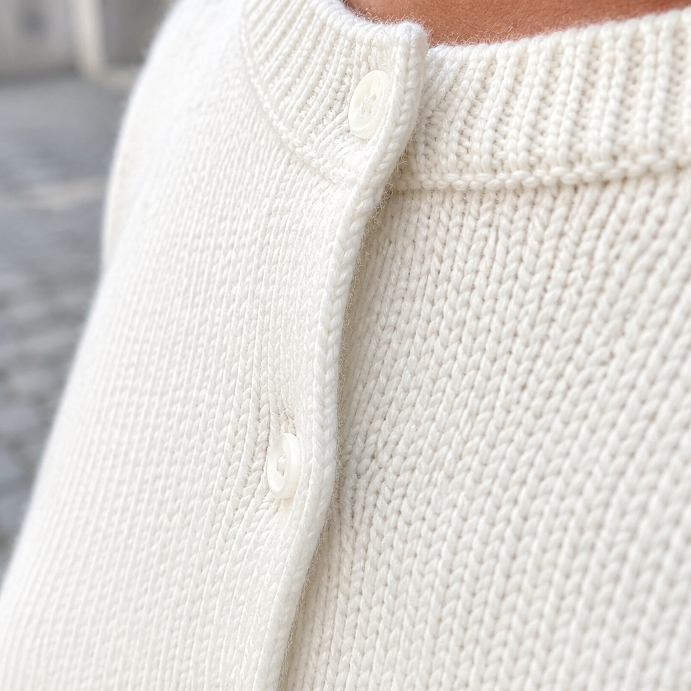 Women's Cropped Round Neck Knit Cardigan - WHITE fabric
