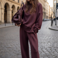 Completo da donna in maglia con pantaloni in maglia